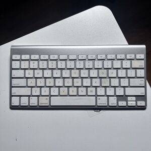 Genuine Apple A1314 Bluetooth Wireless Keyboard for iMac